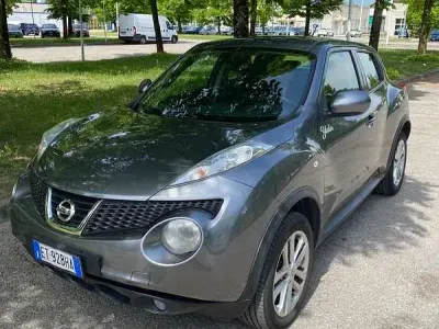 Usado Nissan Juke Acenta 110 CV (80 kW) 2013 Gris SUV