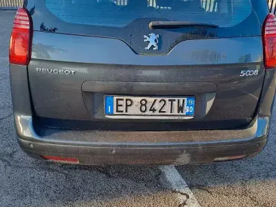 Usata Peugeot 5008 112 CV (82 kW) 2012 Grigio Monovolume