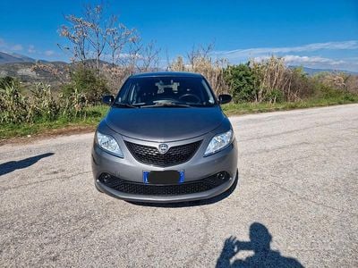 Usata Lancia Ypsilon Platinum 69 CV (50 kW) 2020 Grigio Utilitaria
