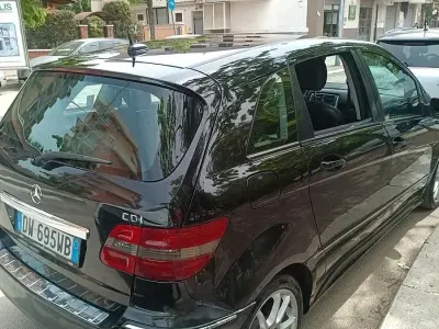 Usata Mercedes B200 140 CV (102 kW) 2009 Nero Monovolume