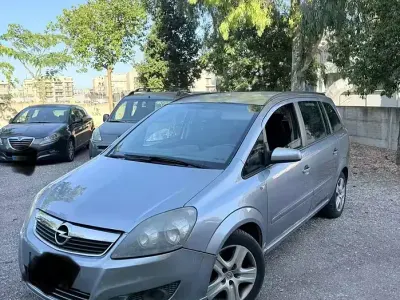 Usata Opel Zafira 110 CV (80 kW) 2009 Grigio Monovolume