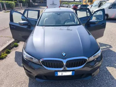 Usata BMW 316 Advantage 122 CV (89 kW) 2020 Grigio Station wagon