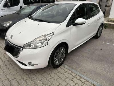 Begagnad Peugeot 208 Allure 82 HK (60 kW) 2016 Vit Halvkombi