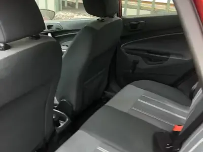Begagnad Ford Fiesta 88 HK (64 kW) 2008 Röd Halvkombi