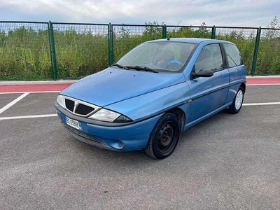 Usata Lancia Ypsilon 60 CV (44 kW) 1999 Blu/azzurro Utilitaria