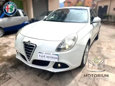 Gebraucht Alfa Romeo Giulietta Distinctive 140 PS (102 kW) 2012 Weiß Kleinwagen