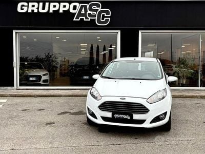 Usata Ford Fiesta Titanium 60 CV (44 kW) 2013 Bianco Berlina