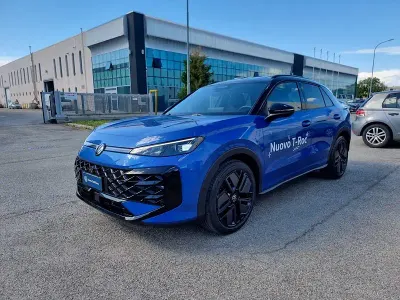 Usata VW T-Roc R-line 150 CV (110 kW) 2025 Blu SUV