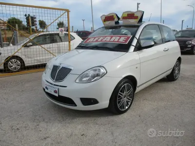 Usata Lancia Ypsilon 60 CV (44 kW) 2009 Bianco Utilitaria