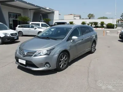 Usata Toyota Avensis Lounge 124 CV (91 kW) 2012 Grigio Station wagon