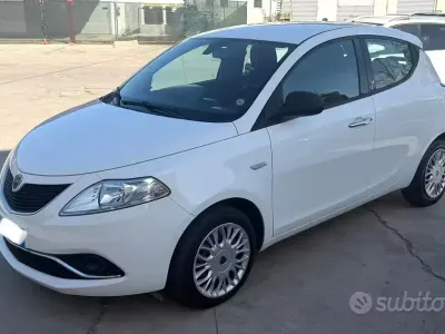 Usata Lancia Ypsilon Gold 95 CV (69 kW) 2016 Bianco Utilitaria