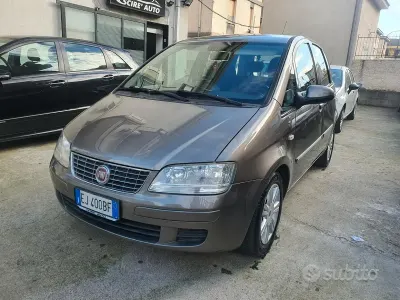 Usata Fiat Idea Dynamic 95 CV (69 kW) 2011 Grigio Monovolume