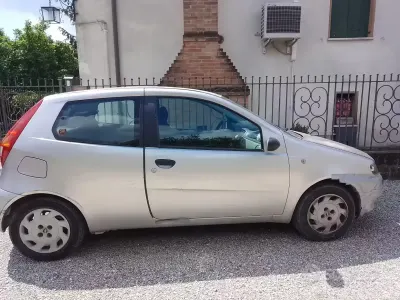 Usata Fiat Punto 80 CV (58 kW) 2000 Grigio Utilitaria