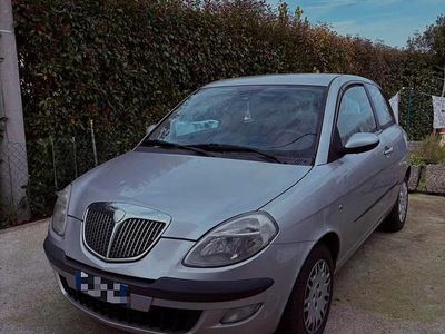 Begagnad Lancia Ypsilon 70 HK (51 kW) 2005 Grå Halvkombi