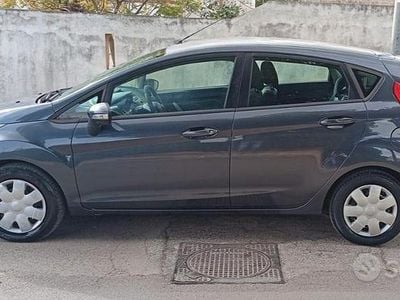 Usata Ford Fiesta Titanium 68 CV (50 kW) 2008 Grigio Utilitaria