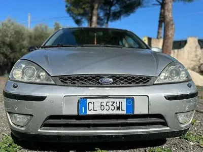 Käytetty Ford Focus Ghia 116 HP (85 kW) 2003 Harmaa Sedan