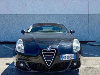 Second-hand Alfa Romeo Giulietta Distinctive 120 CP (88 kW) 2012 Hatchback