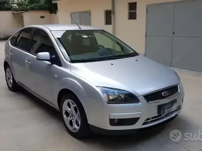 Usata Ford Focus 110 CV (80 kW) 2007 Grigio Berlina