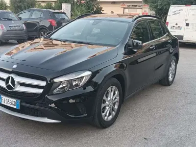 Usata Mercedes GLA180 Executive 109 CV (80 kW) 2017 Nero SUV