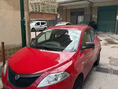 Begagnad Lancia Ypsilon 60 HK (44 kW) 2019 Röd Halvkombi