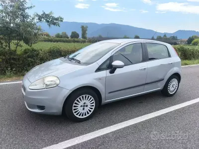 Usata Fiat Grande Punto Dynamic 65 CV (47 kW) 2009 Grigio Utilitaria