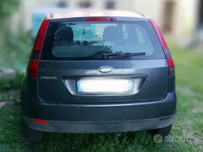 Usata Ford Fiesta 75 CV (55 kW) 2003 Grigio Utilitaria