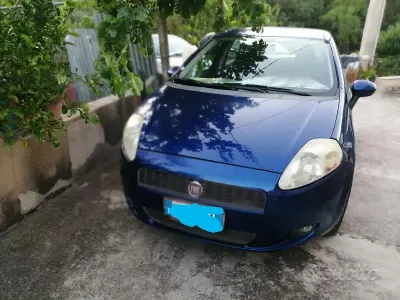 Usata Fiat Grande Punto 90 CV (66 kW) 2009 Bluazzurro Utilitaria