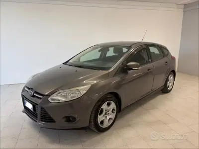 Usata Ford Focus 117 CV (86 kW) 2014 Beige Berlina