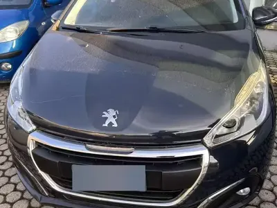 Usata Peugeot 208 Active 82 CV (60 kW) 2015 Blu Utilitaria