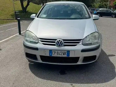 Usata VW Golf IV 105 CV (77 kW) 2004 Berlina