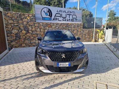 Usata Peugeot 2008 GT 131 CV (96 kW) 2023 Grigio platinum SUV