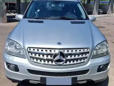 Usata Mercedes ML320 224 CV (164 kW) 2008 Grigio SUV