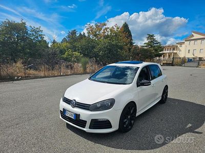 Begagnad VW Golf VI R 271 HK (199 kW) 2011 Vit Halvkombi