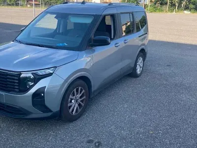 Usata Ford Tourneo Courier 125 CV (91 kW) 2024 Grigio Monovolume