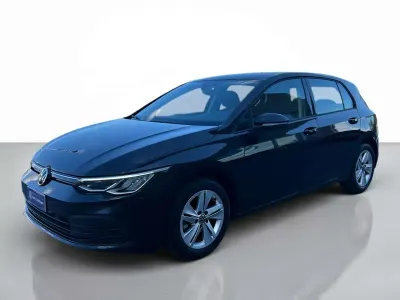Usata VW Golf VIII Life 131 CV (96 kW) 2020 Deep black perlato Berlina