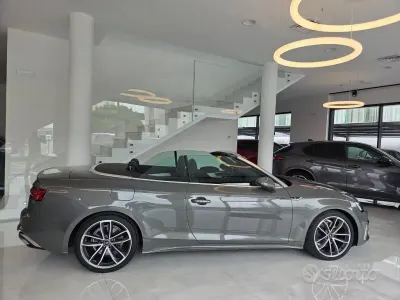 Usata Audi A5 Cabriolet S-Line 163 CV (119 kW) 2023 Grigio Cabrio