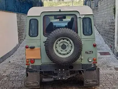 Usata Land Rover Defender Heritage 122 CV (89 kW) 2015 Verde SUV