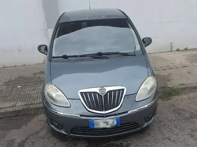 Usata Lancia Musa 90 CV (66 kW) 2010 Argento Monovolume