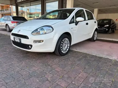 Usata Fiat Punto Street 69 CV (50 kW) 2017 Bianco Utilitaria