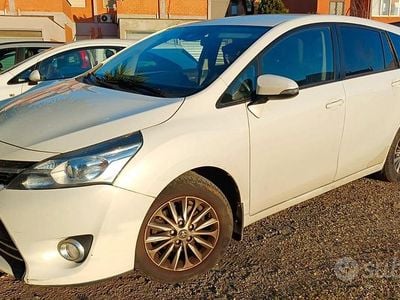 Usata Toyota Verso Active 132 CV (97 kW) 2017 Bianco Monovolume