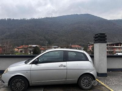 Usata Lancia Ypsilon 69 CV (50 kW) 2011 Grigio Utilitaria