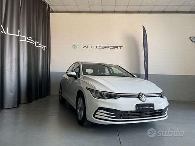 Usata VW Golf VIII Life 131 CV (96 kW) 2024 Bianco Berlina