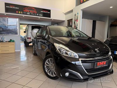 Usata Peugeot 208 Allure 82 CV (60 kW) 2017 Nero Utilitaria