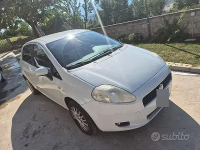 Usata Fiat Grande Punto 75 CV (55 kW) 2010 Bianco Utilitaria