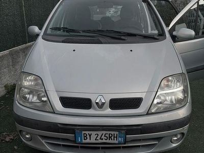 Usata Renault Scénic LIMITED 107 CV (78 kW) 2002 Grigio Monovolume
