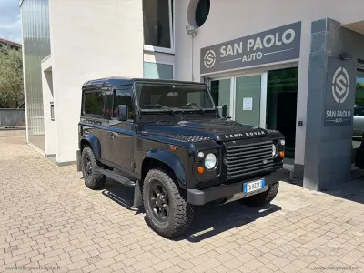 Usata Land Rover Defender SE 122 CV (89 kW) 2008 Nero Station wagon