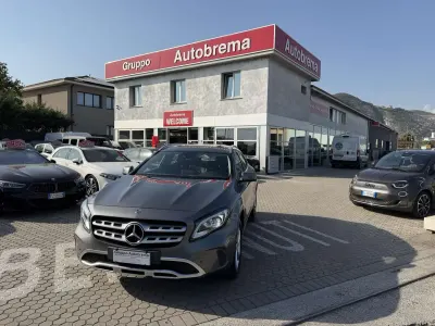 Usata Mercedes GLA200 Premium 136 CV (100 kW) 2017 Grigio cometa SUV