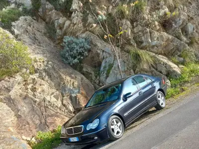 Usata Mercedes 220 143 CV (105 kW) 2003 Berlina