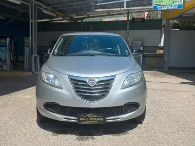 Usata Lancia Ypsilon 80 CV (58 kW) 2013 Grigio Utilitaria
