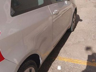 Usata Toyota Yaris 65 CV (47 kW) 2010 Grigio Utilitaria